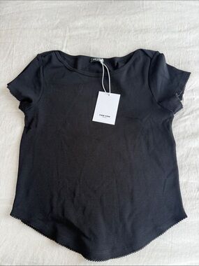 Black Short Sleeve Scoop Neck Tee